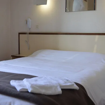 Hotel Du Centre 3*